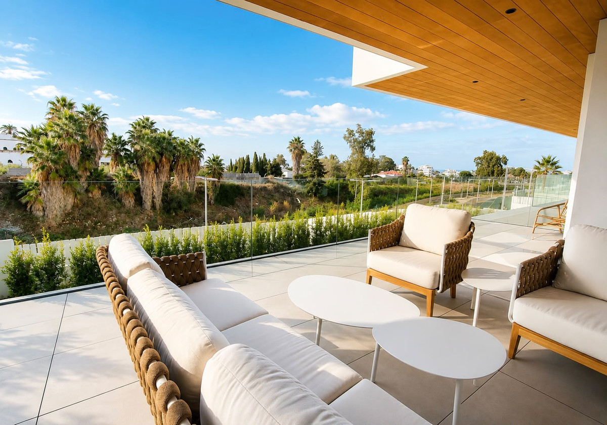 3 Bed Apartment for sale in The Golden Mile Costa Del Sol, Málaga, Spain