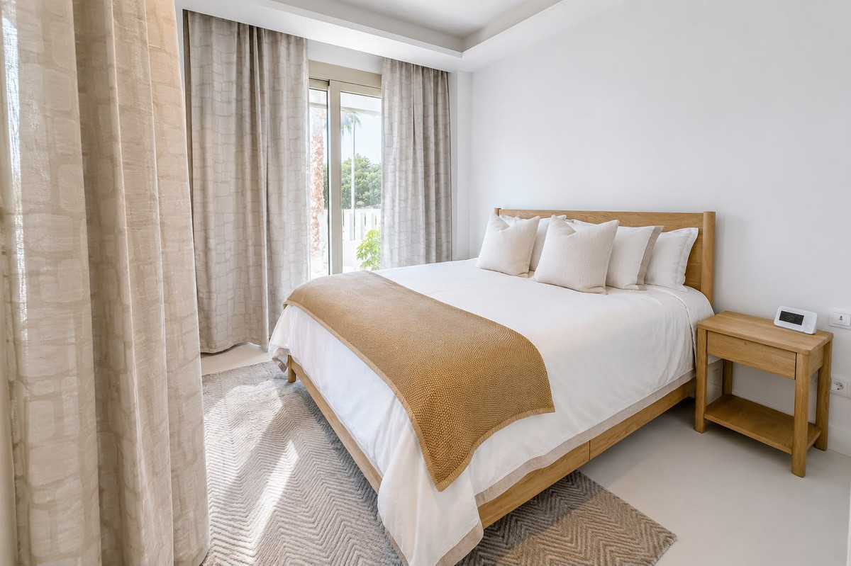 3 Bed Apartment for sale in The Golden Mile Costa Del Sol, Málaga, Spain