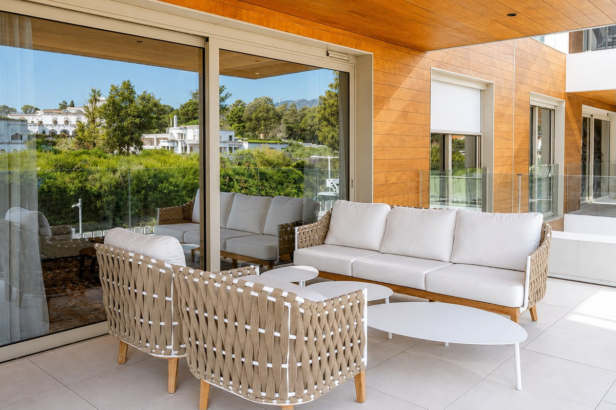 3 Bed Apartment for sale in The Golden Mile Costa Del Sol, Málaga, Spain