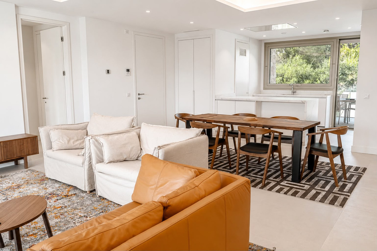 3 Bed Apartment for sale in The Golden Mile Costa Del Sol, Málaga, Spain