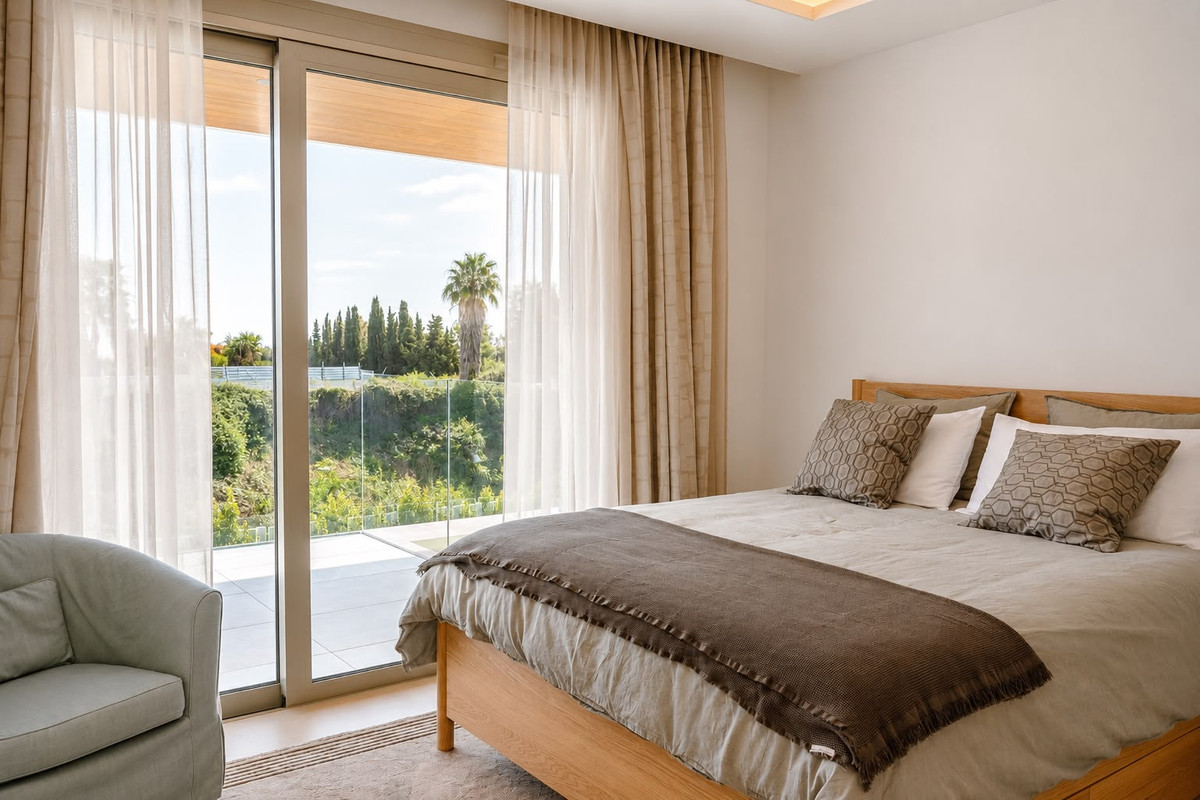 3 Bed Apartment for sale in The Golden Mile Costa Del Sol, Málaga, Spain