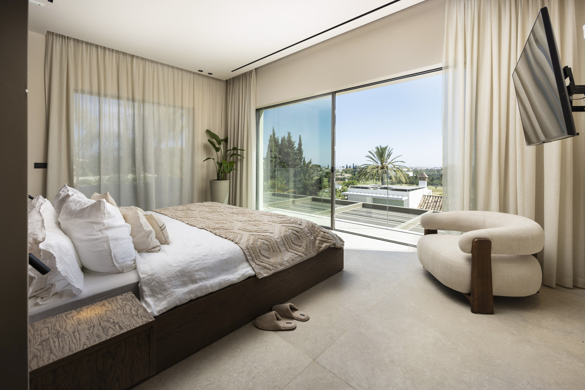 5 Bed Townhouse for sale in Nueva Andalucía Costa Del Sol, Málaga, Spain