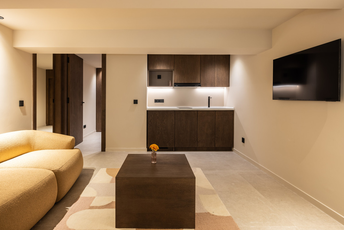 5 Bed Townhouse for sale in Nueva Andalucía Costa Del Sol, Málaga, Spain