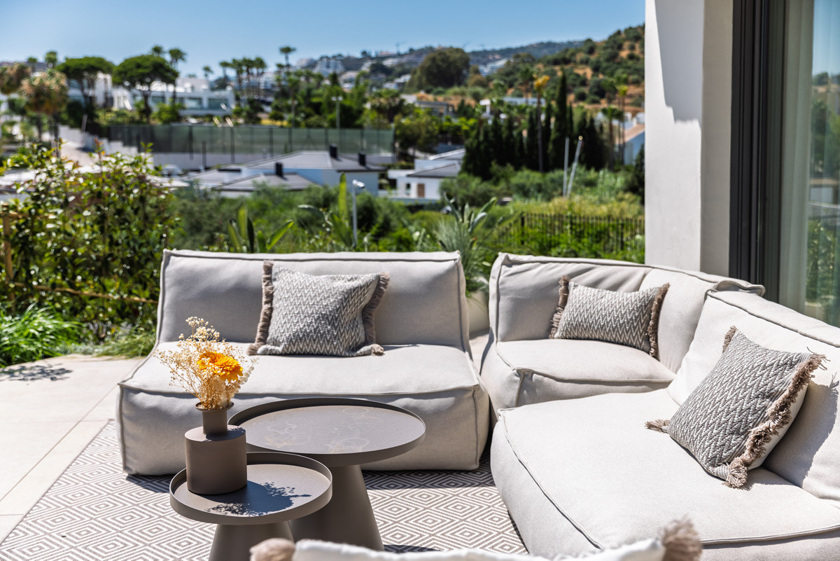 5 Bed Townhouse for sale in Nueva Andalucía Costa Del Sol, Málaga, Spain