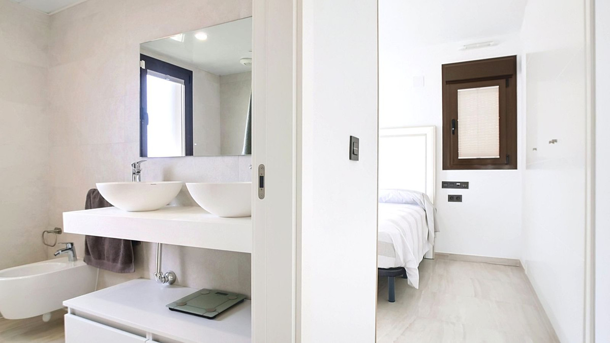 Se vende Apartamento Planta Media de 2 dormitorios en Costa Del Sol, Málaga, España