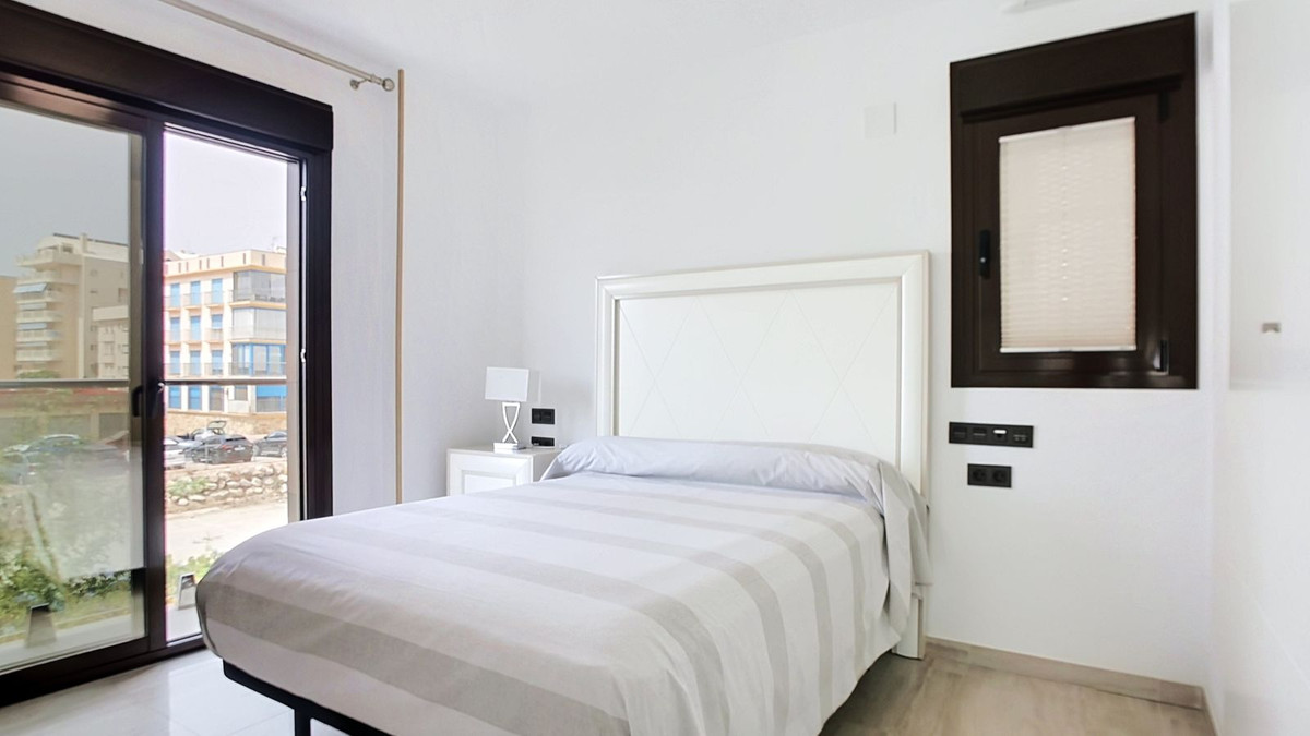 Se vende Apartamento Planta Media de 2 dormitorios en Costa Del Sol, Málaga, España