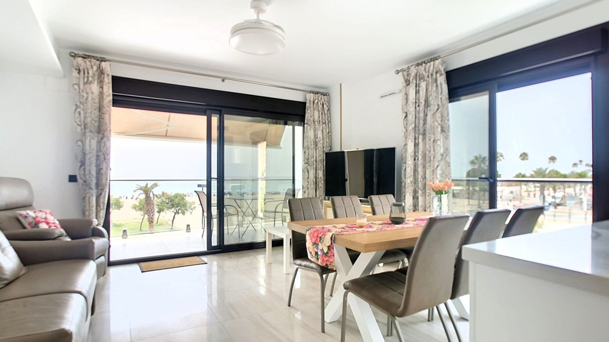 Se vende Apartamento Planta Media de 2 dormitorios en Costa Del Sol, Málaga, España