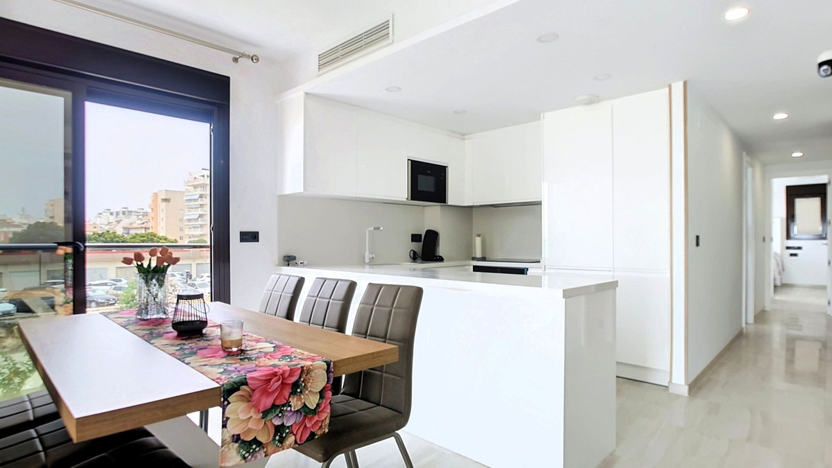 Se vende Apartamento Planta Media de 2 dormitorios en Costa Del Sol, Málaga, España