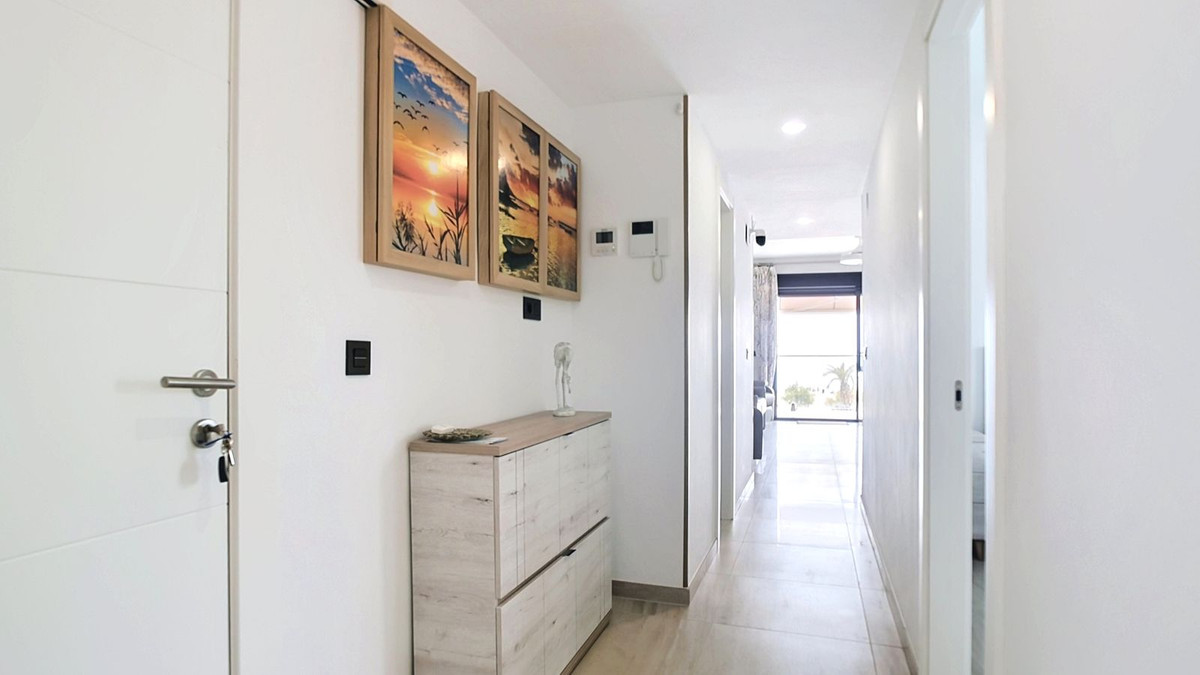 Se vende Apartamento Planta Media de 2 dormitorios en Costa Del Sol, Málaga, España