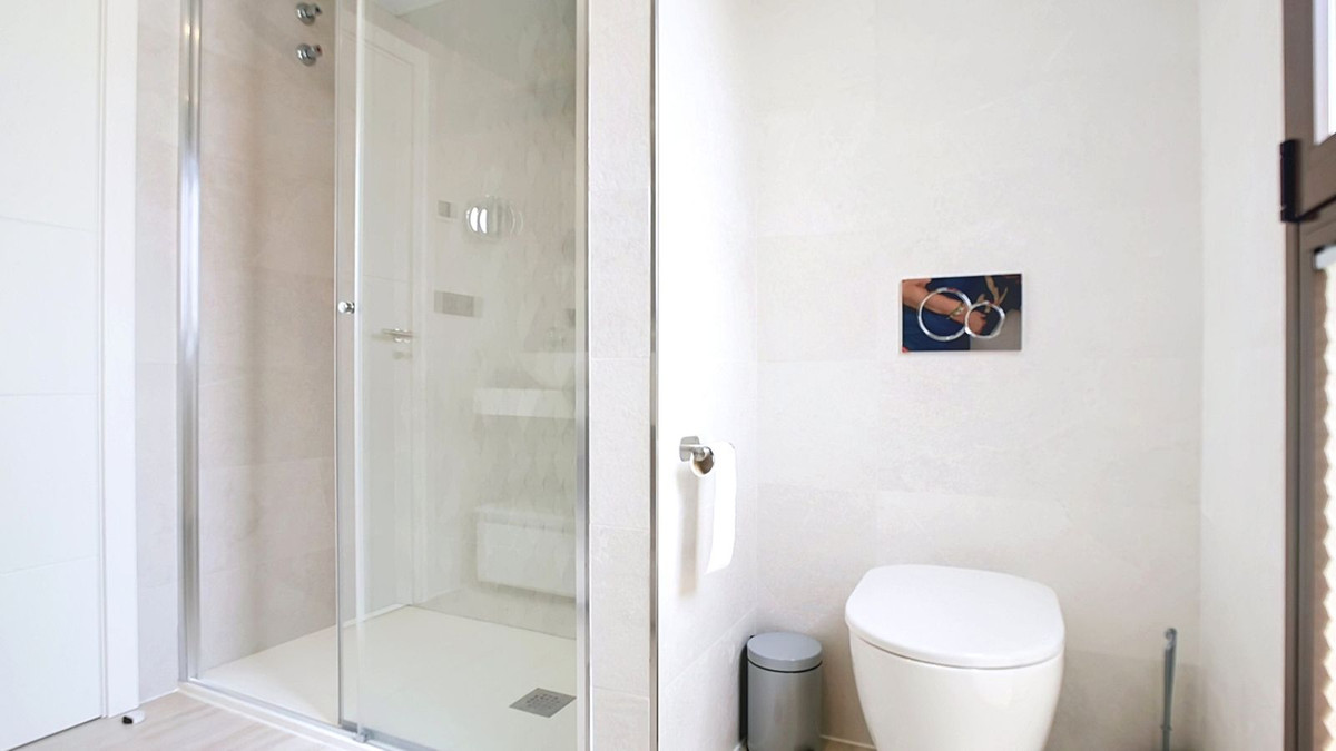 Se vende Apartamento Planta Media de 2 dormitorios en Costa Del Sol, Málaga, España