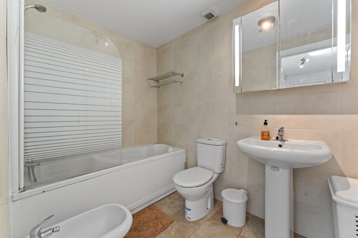Se vende Apartamento Planta Baja de 2 dormitorios en Costa Del Sol, Málaga, España