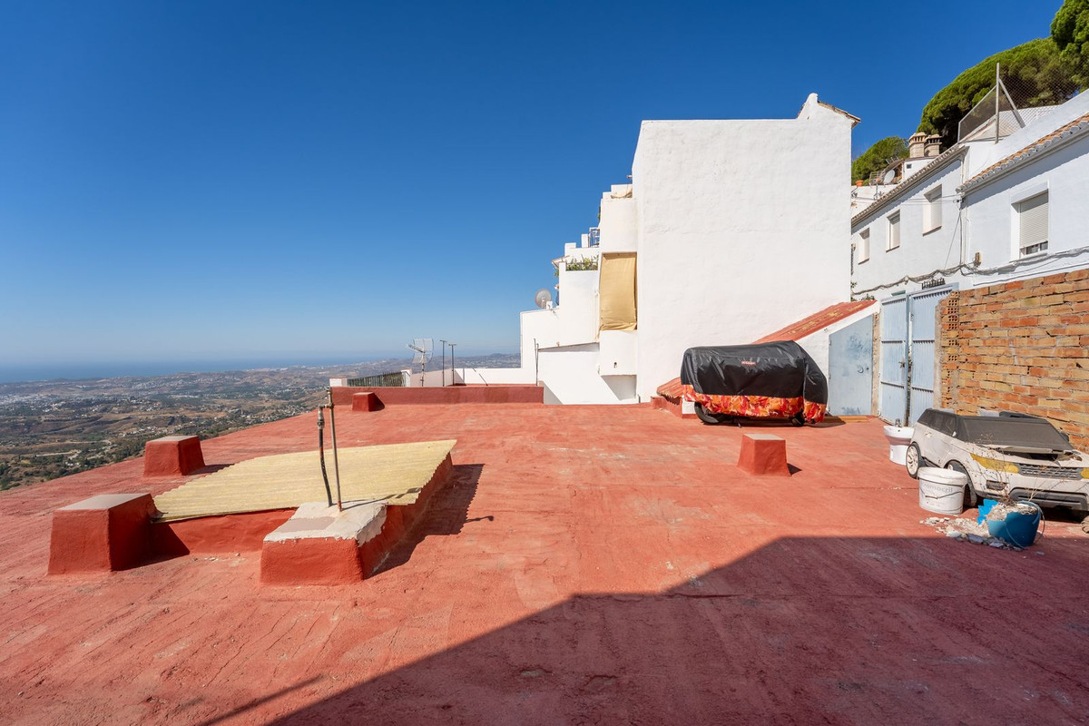 4 Bed Townhouse for sale in Mijas Costa Del Sol, Málaga, Spain