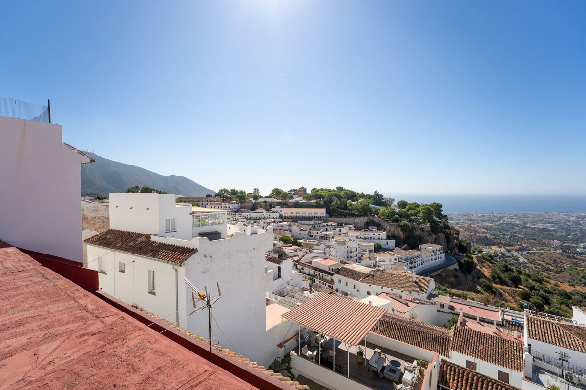 4 Bed Townhouse for sale in Mijas Costa Del Sol, Málaga, Spain