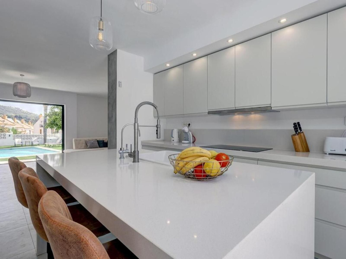 6 Bed Townhouse for sale in Marbella Costa Del Sol, Málaga, Spain