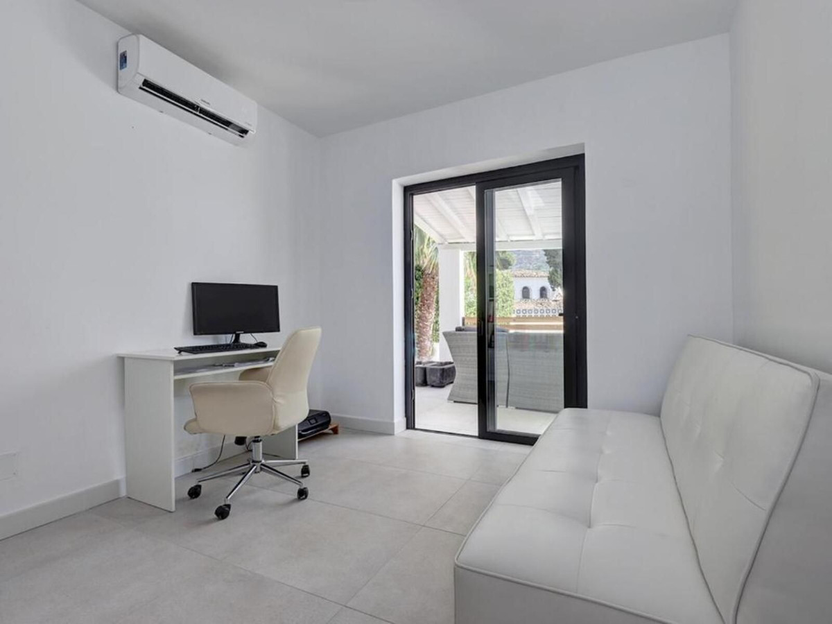 6 Bed Townhouse for sale in Marbella Costa Del Sol, Málaga, Spain
