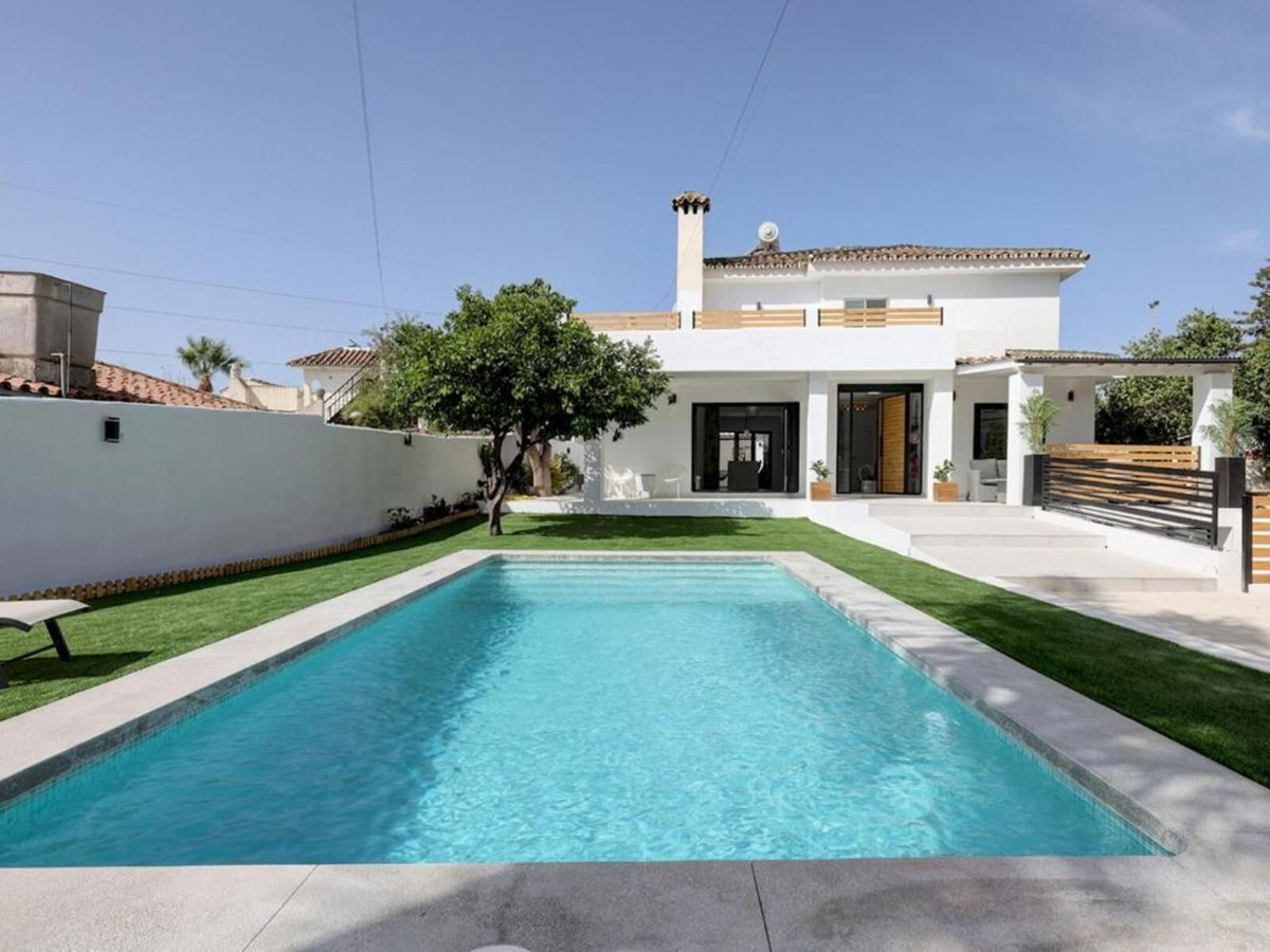 6 Bed Townhouse for sale in Marbella Costa Del Sol, Málaga, Spain