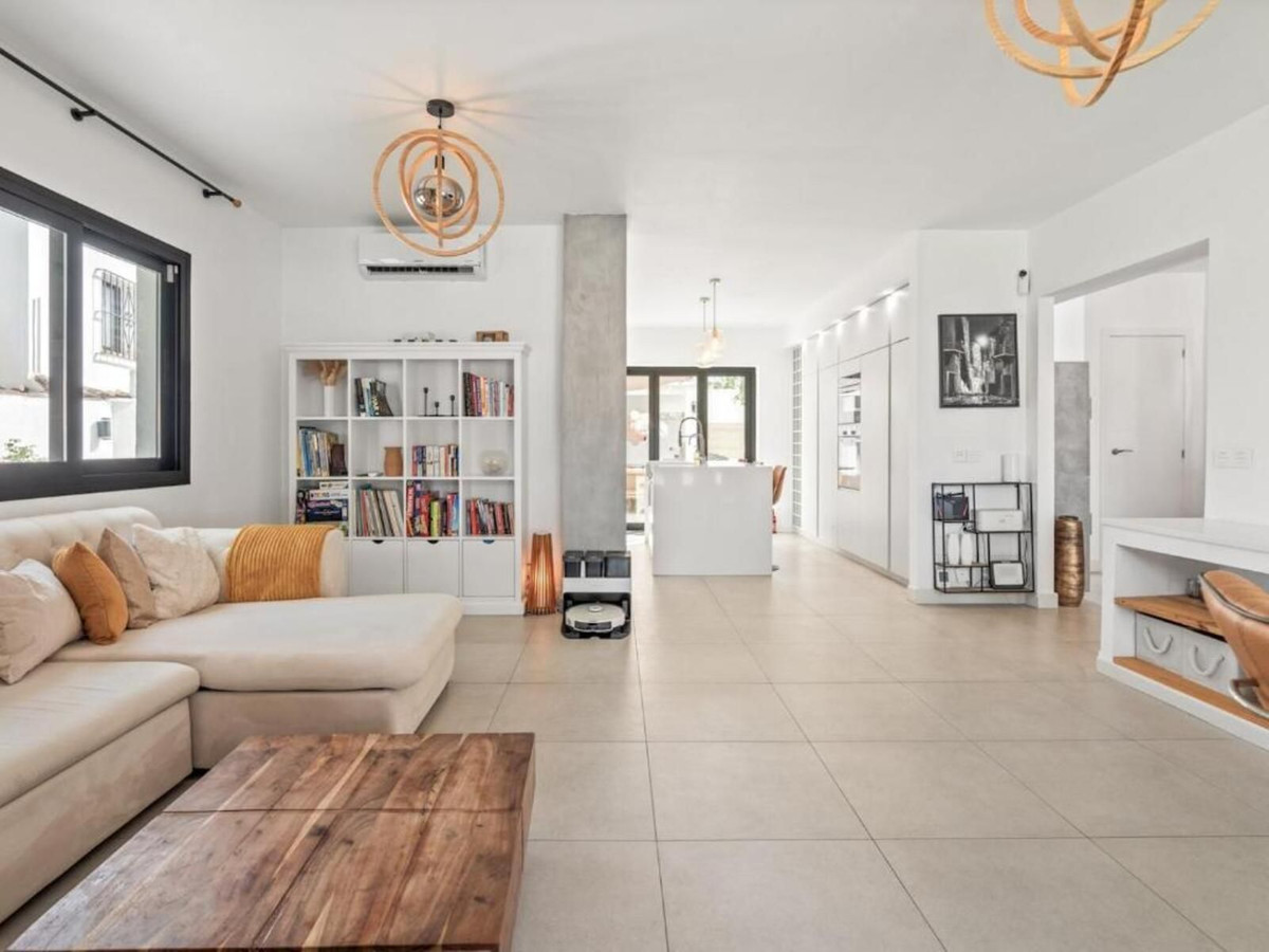 6 Bed Townhouse for sale in Marbella Costa Del Sol, Málaga, Spain