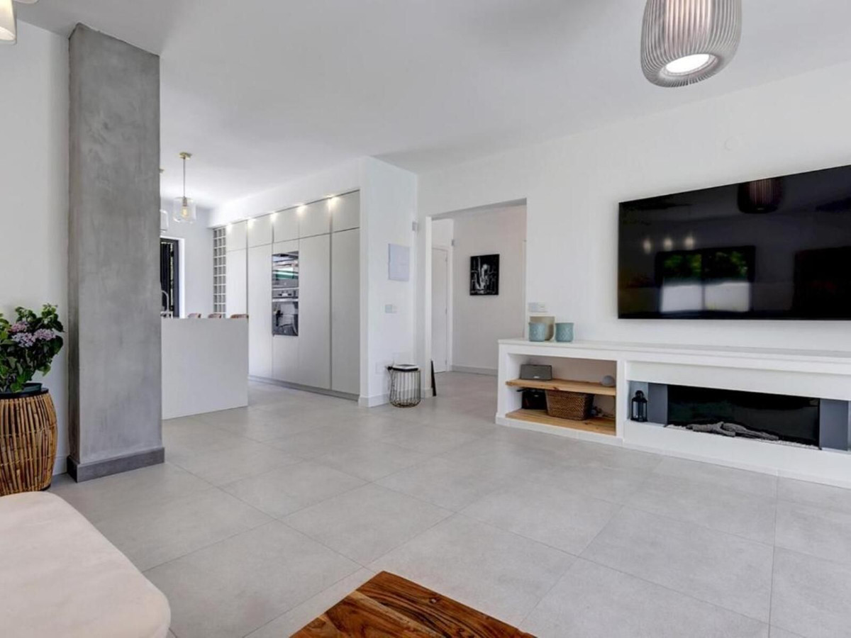 6 Bed Townhouse for sale in Marbella Costa Del Sol, Málaga, Spain