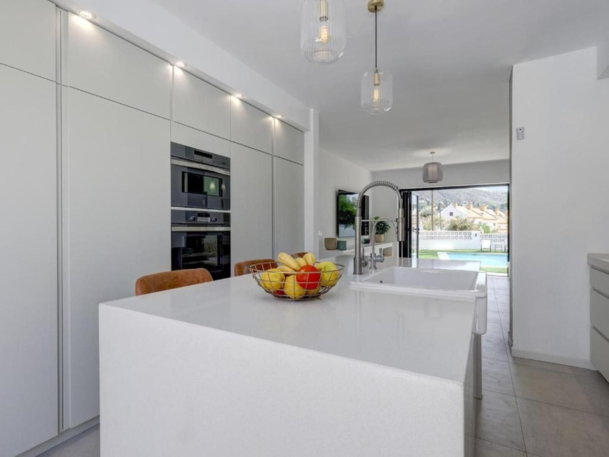 6 Bed Townhouse for sale in Marbella Costa Del Sol, Málaga, Spain
