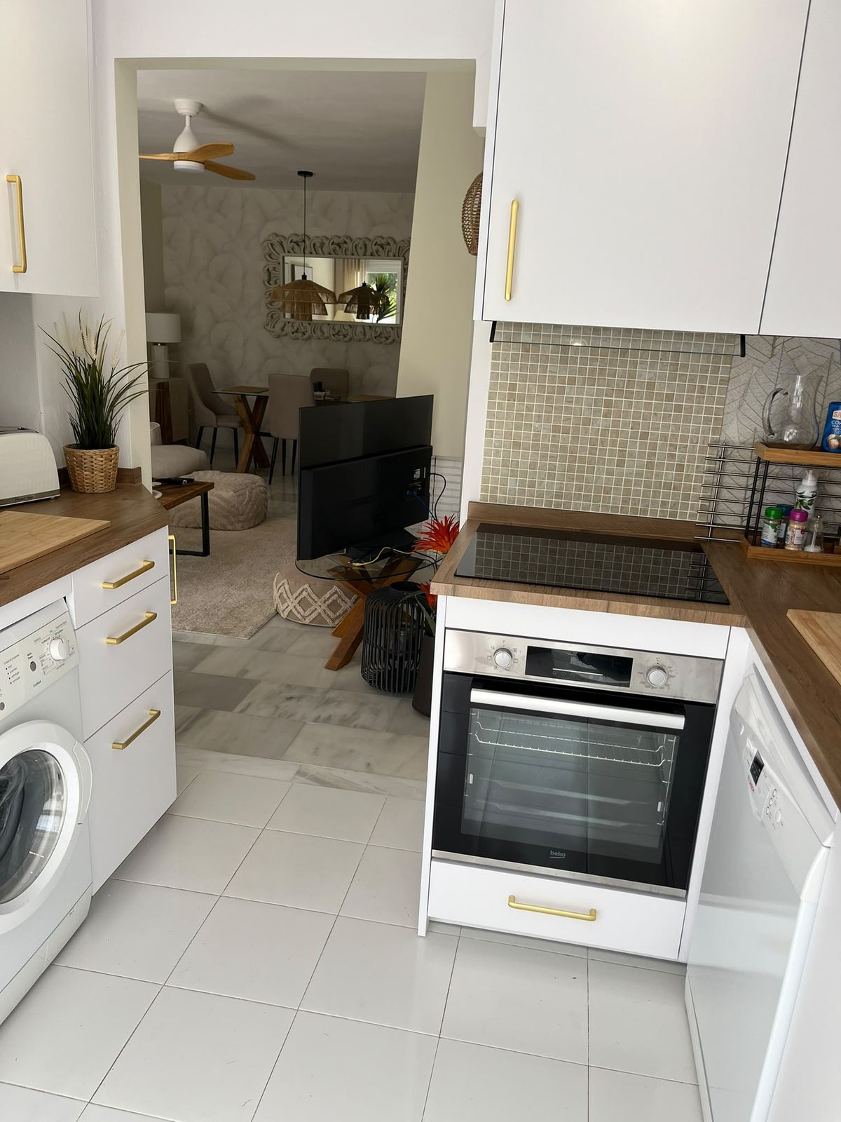 2 Bed Apartment for sale in El Paraiso Costa Del Sol, Málaga, Spain