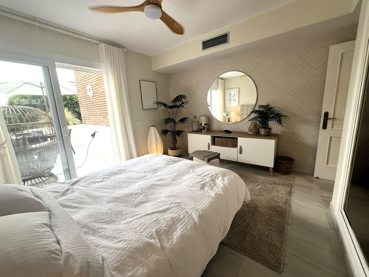 2 Bed Apartment for sale in El Paraiso Costa Del Sol, Málaga, Spain