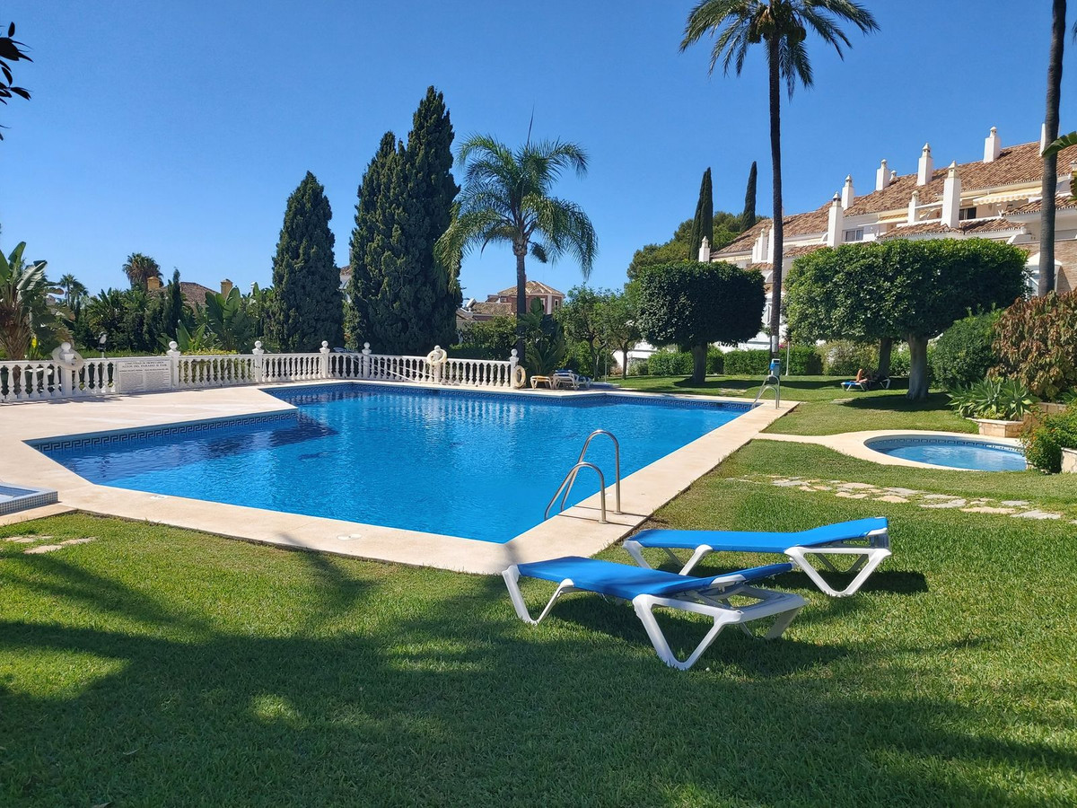 2 Bed Apartment for sale in El Paraiso Costa Del Sol, Málaga, Spain