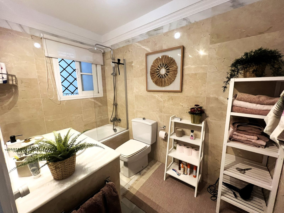 2 Bed Apartment for sale in El Paraiso Costa Del Sol, Málaga, Spain