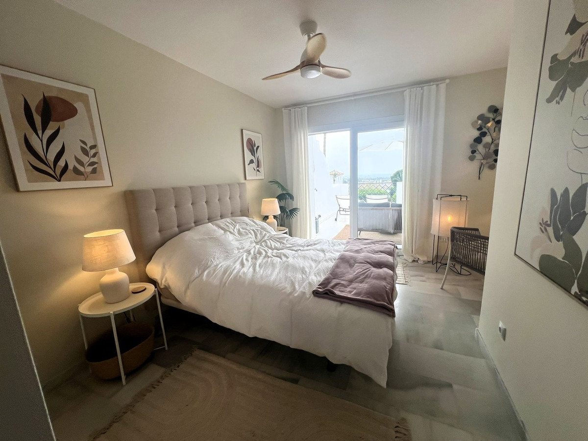 2 Bed Apartment for sale in El Paraiso Costa Del Sol, Málaga, Spain