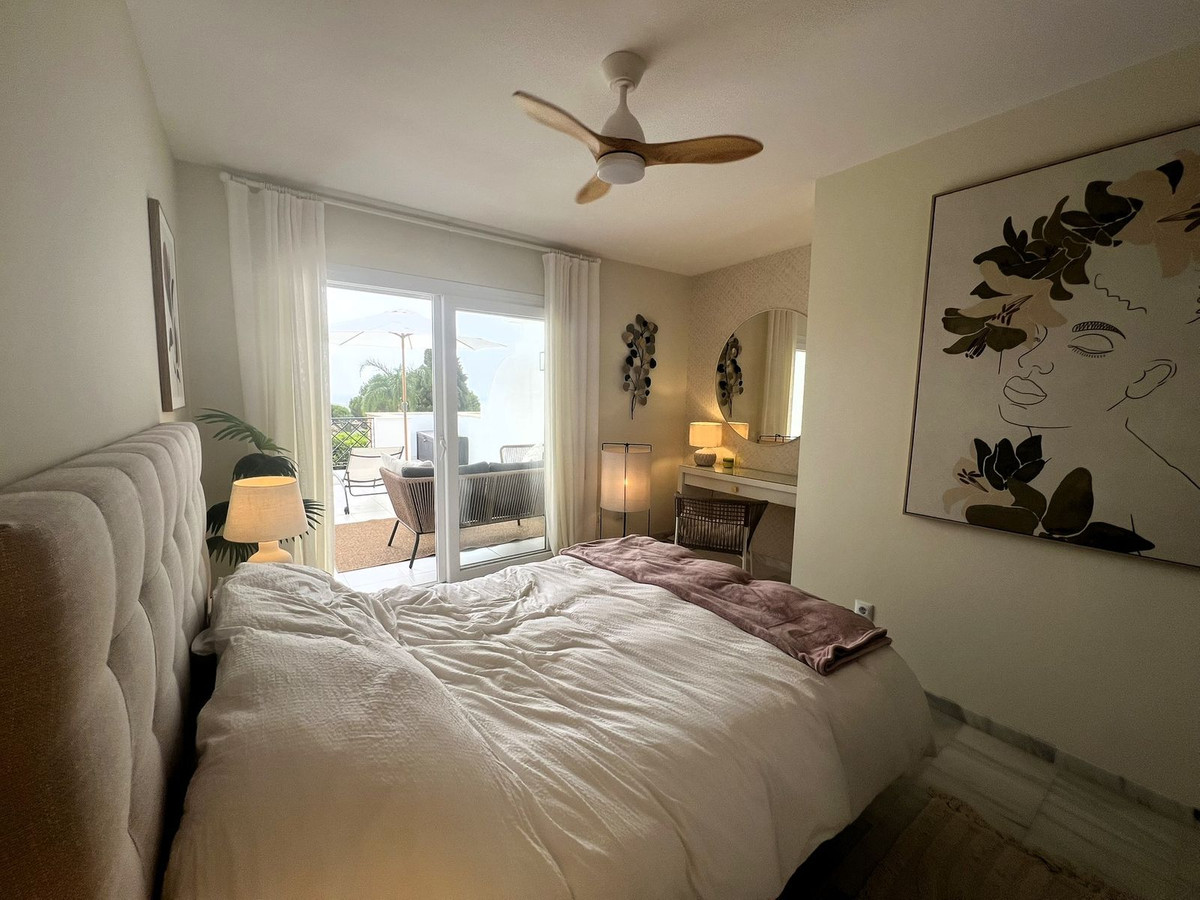 2 Bed Apartment for sale in El Paraiso Costa Del Sol, Málaga, Spain