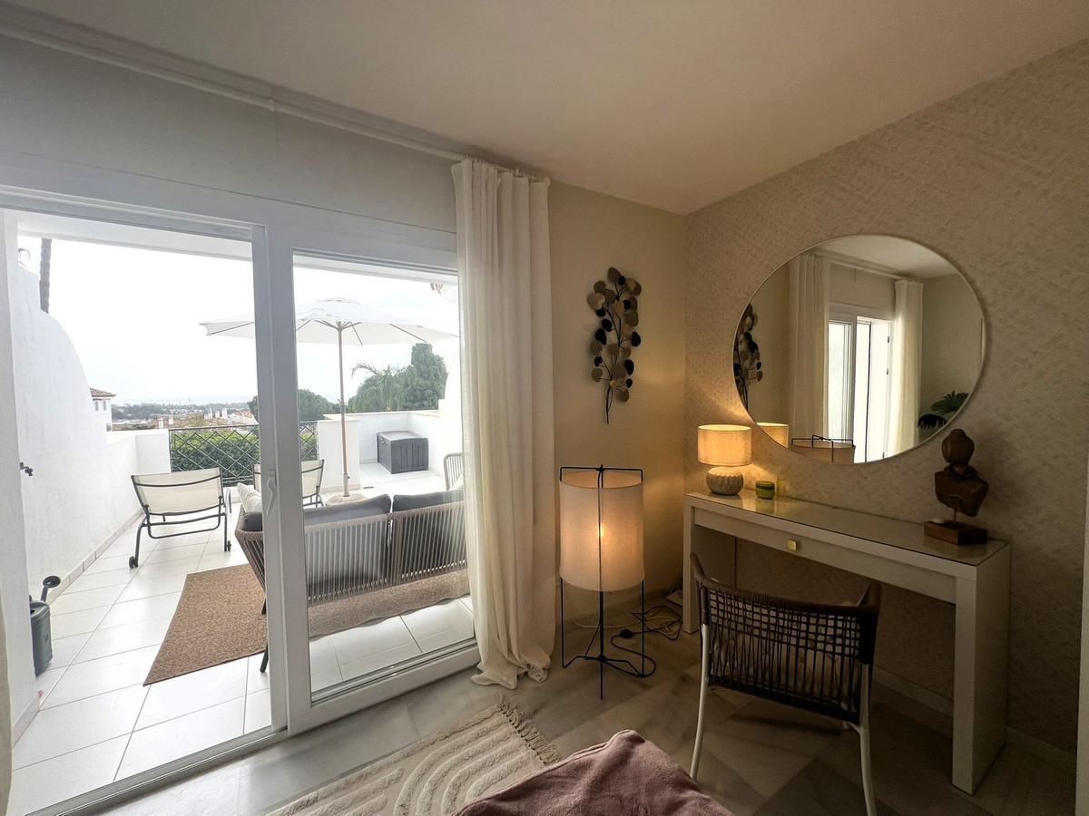 2 Bed Apartment for sale in El Paraiso Costa Del Sol, Málaga, Spain