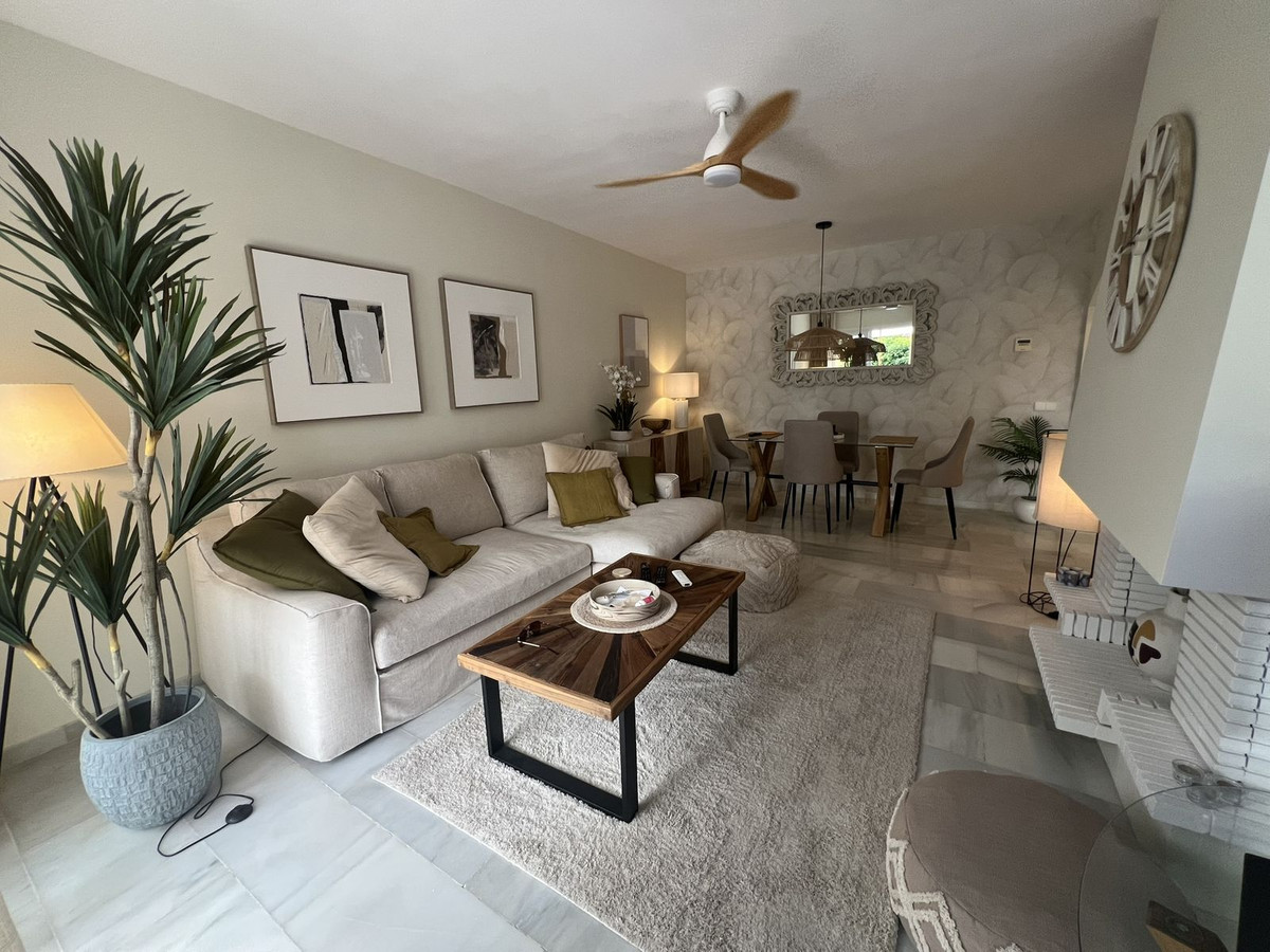 2 Bed Apartment for sale in El Paraiso Costa Del Sol, Málaga, Spain