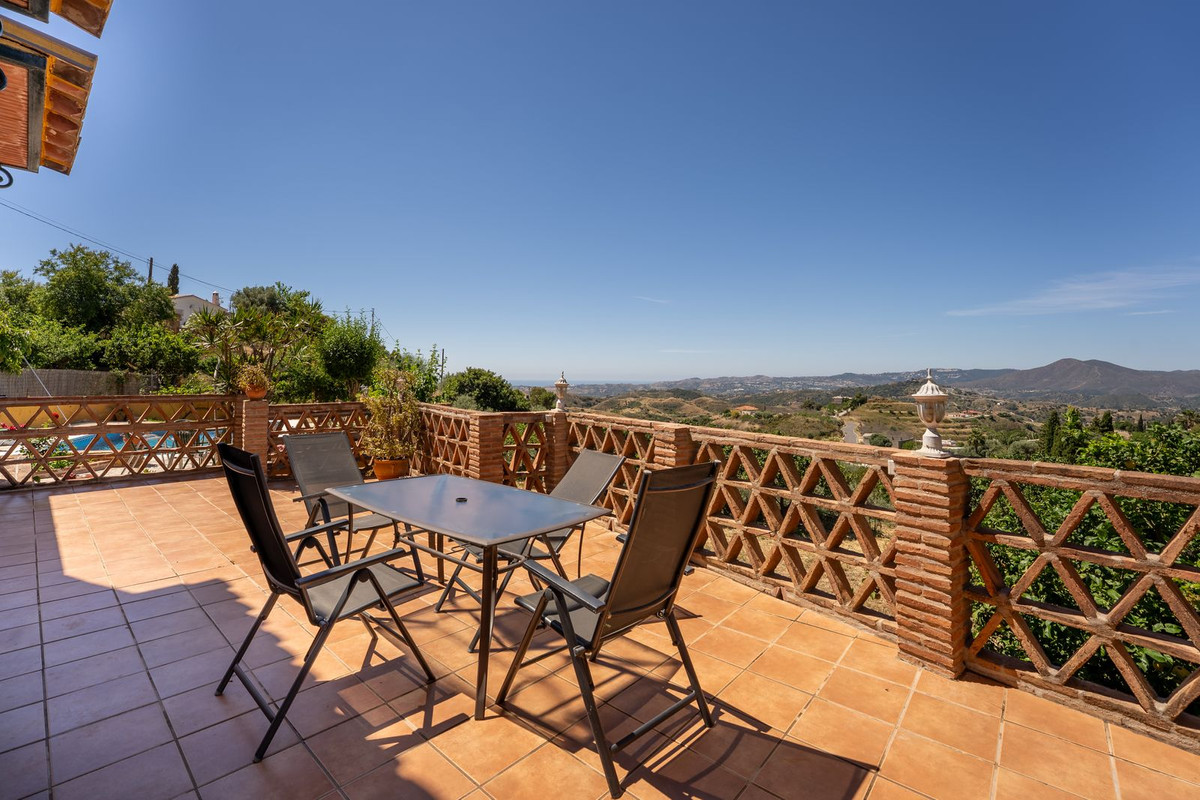 4 Bed Townhouse for sale in Mijas Costa Del Sol, Málaga, Spain