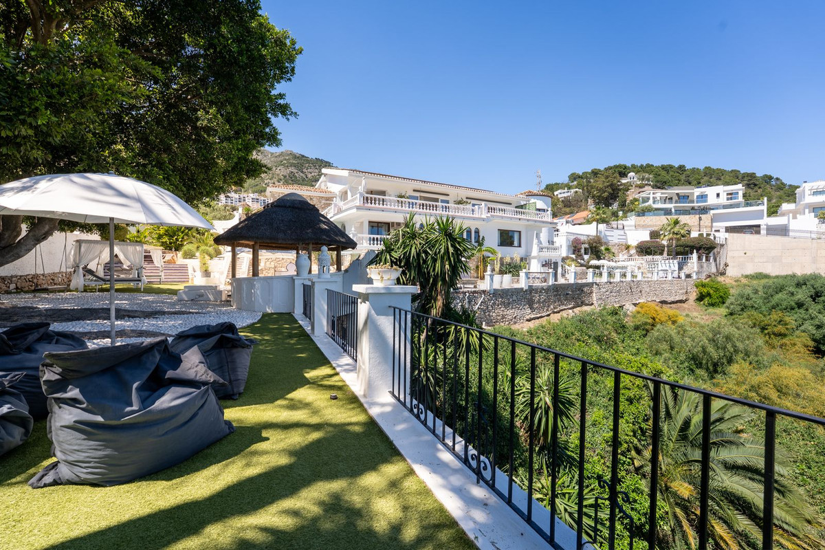 11 Bed Townhouse for sale in Mijas Costa Del Sol, Málaga, Spain