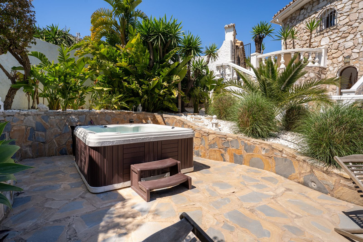 11 Bed Townhouse for sale in Mijas Costa Del Sol, Málaga, Spain