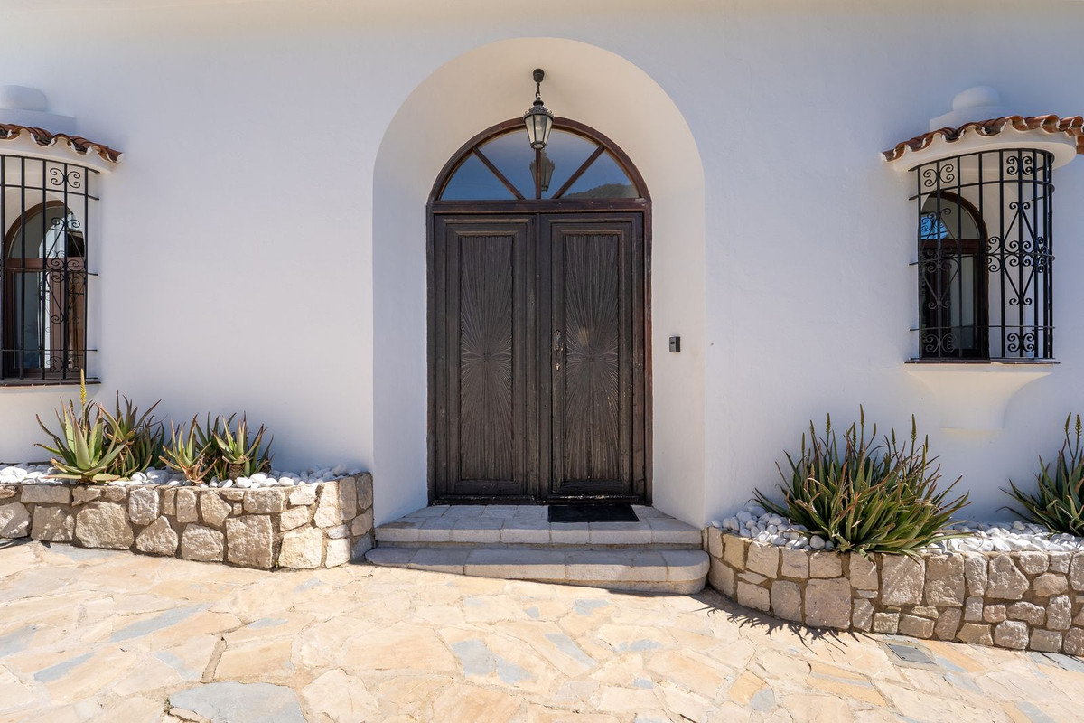 11 Bed Townhouse for sale in Mijas Costa Del Sol, Málaga, Spain