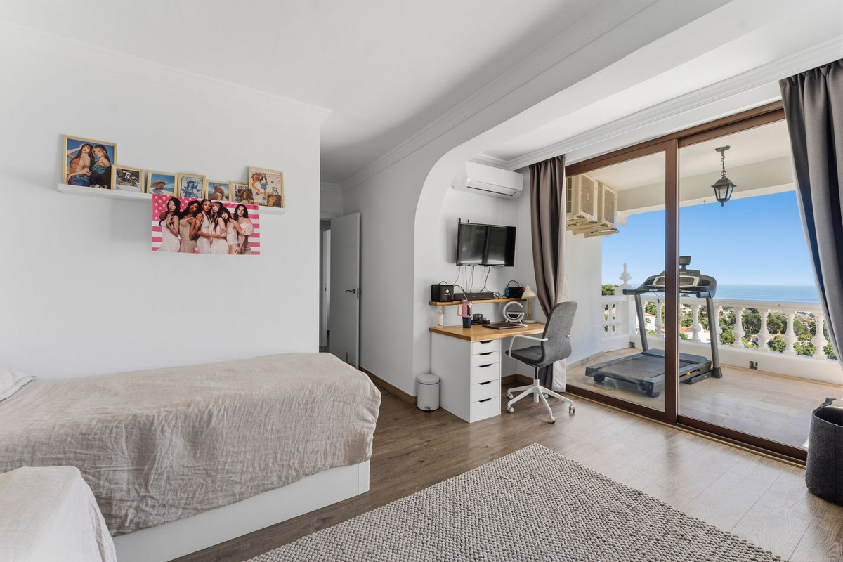 11 Bed Townhouse for sale in Mijas Costa Del Sol, Málaga, Spain