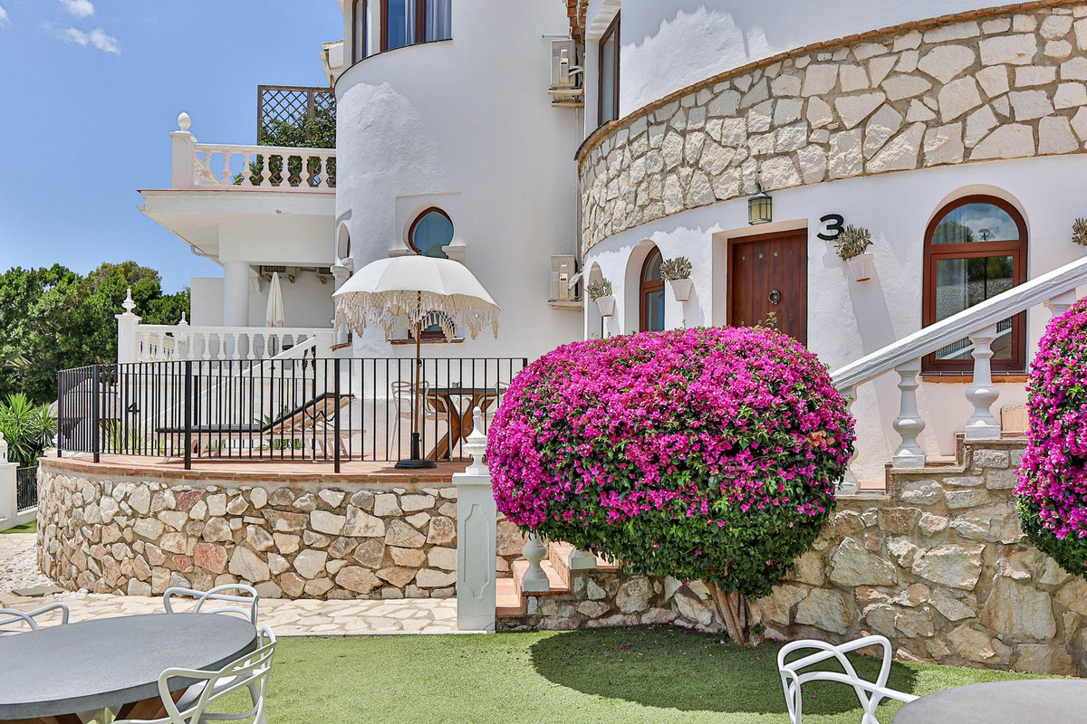 11 Bed Townhouse for sale in Mijas Costa Del Sol, Málaga, Spain