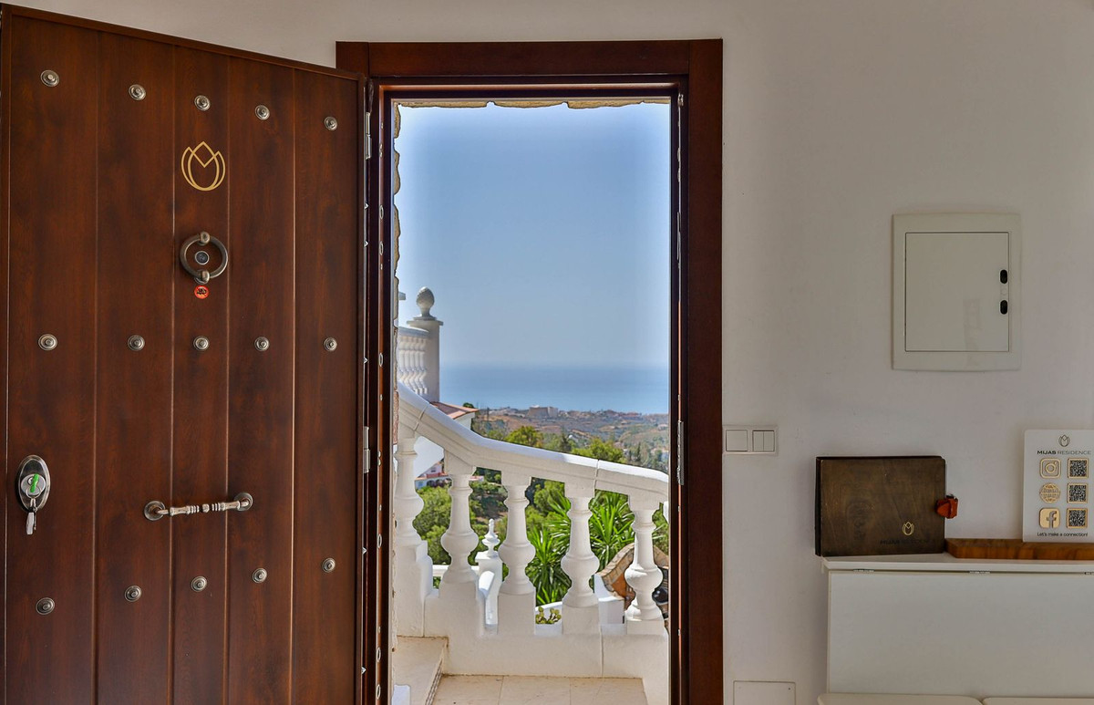 11 Bed Townhouse for sale in Mijas Costa Del Sol, Málaga, Spain