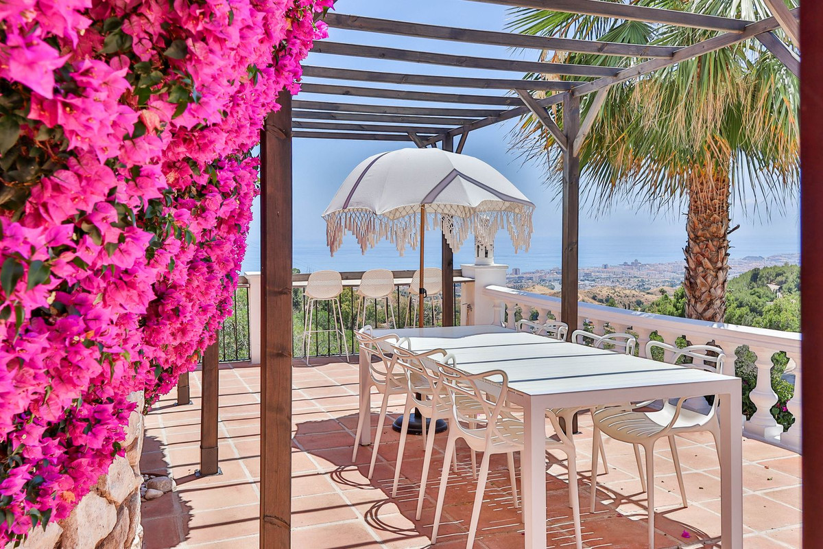 11 Bed Townhouse for sale in Mijas Costa Del Sol, Málaga, Spain