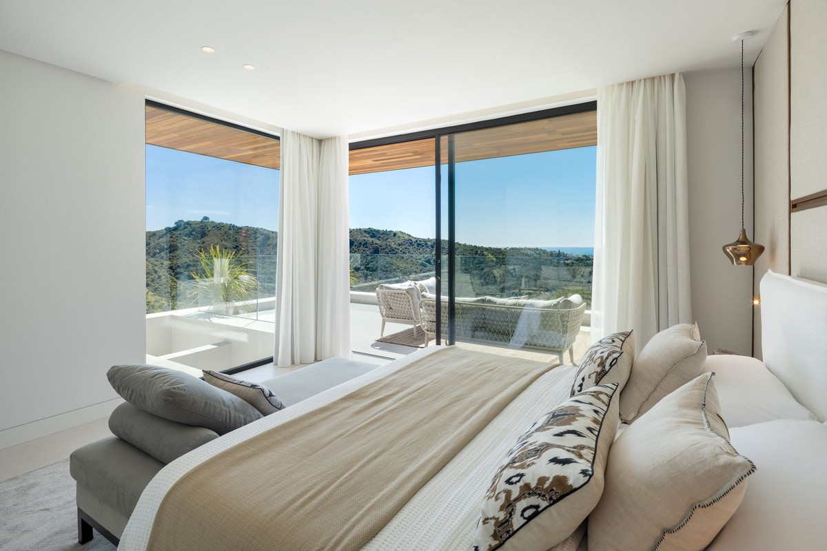 6 Bed Townhouse for sale in La Quinta Costa Del Sol, Málaga, Spain