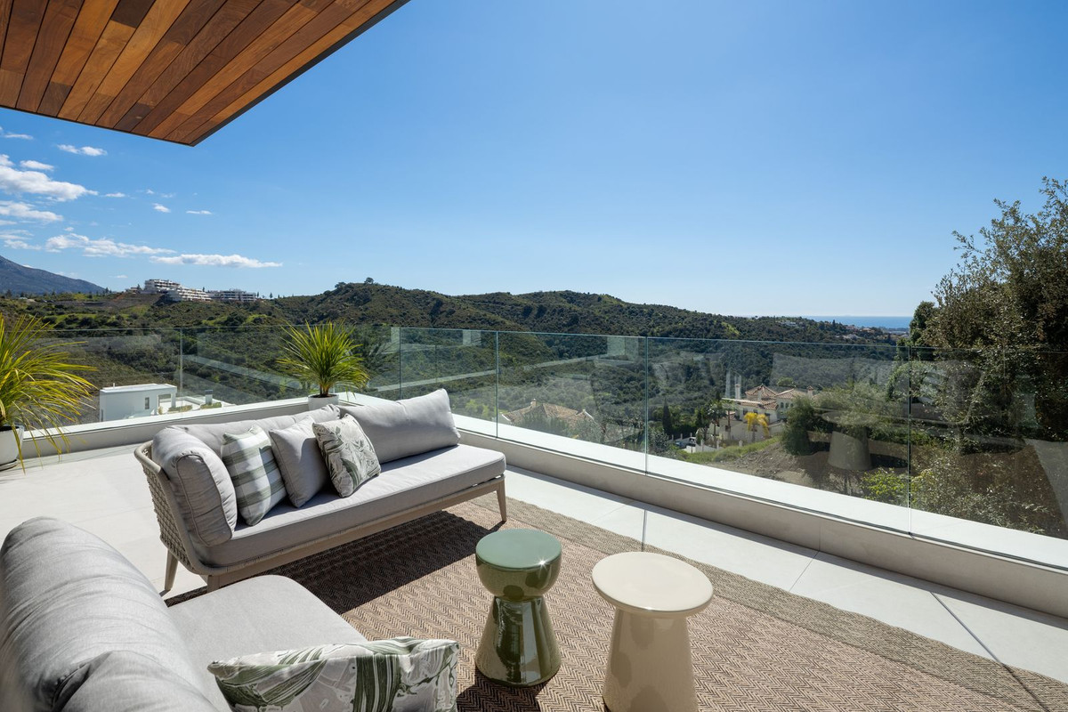 6 Bed Townhouse for sale in La Quinta Costa Del Sol, Málaga, Spain