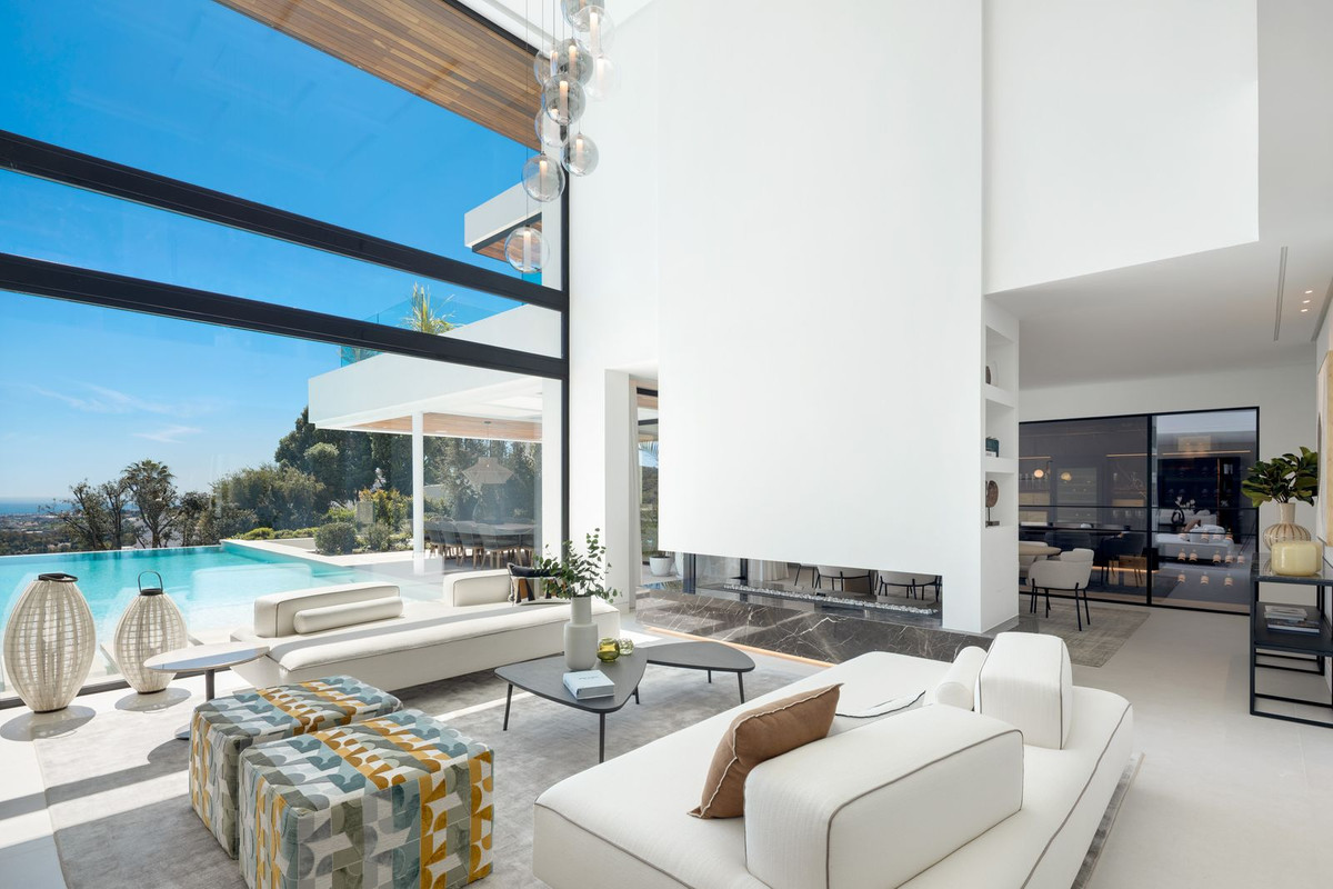 6 Bed Townhouse for sale in La Quinta Costa Del Sol, Málaga, Spain