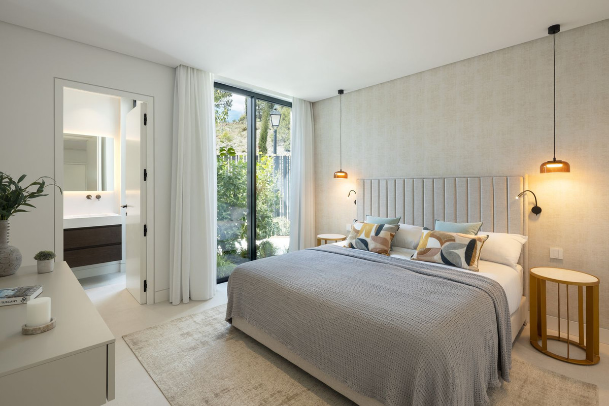 6 Bed Townhouse for sale in La Quinta Costa Del Sol, Málaga, Spain