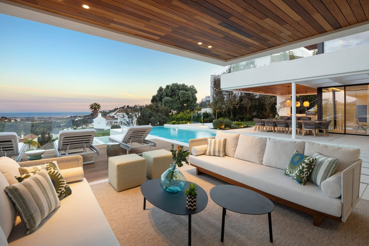 6 Bed Townhouse for sale in La Quinta Costa Del Sol, Málaga, Spain