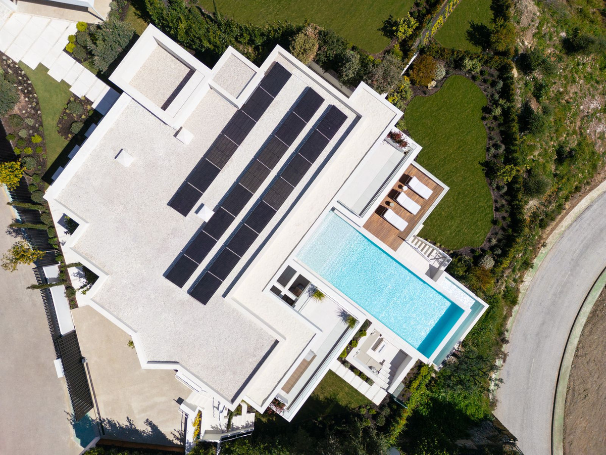 6 Bed Townhouse for sale in La Quinta Costa Del Sol, Málaga, Spain