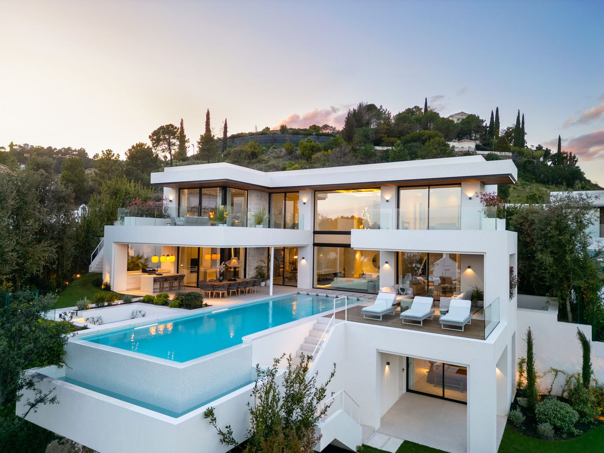 6 Bed Townhouse for sale in La Quinta Costa Del Sol, Málaga, Spain