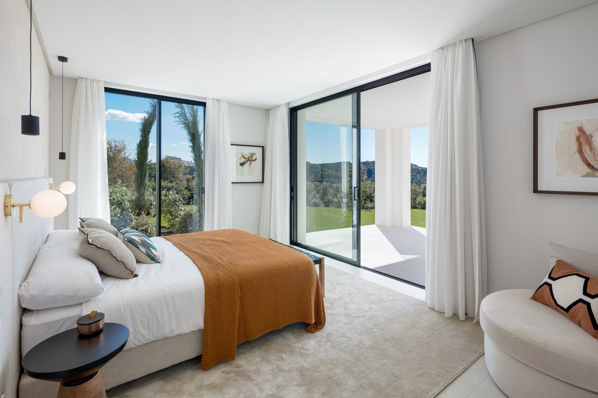 6 Bed Townhouse for sale in La Quinta Costa Del Sol, Málaga, Spain