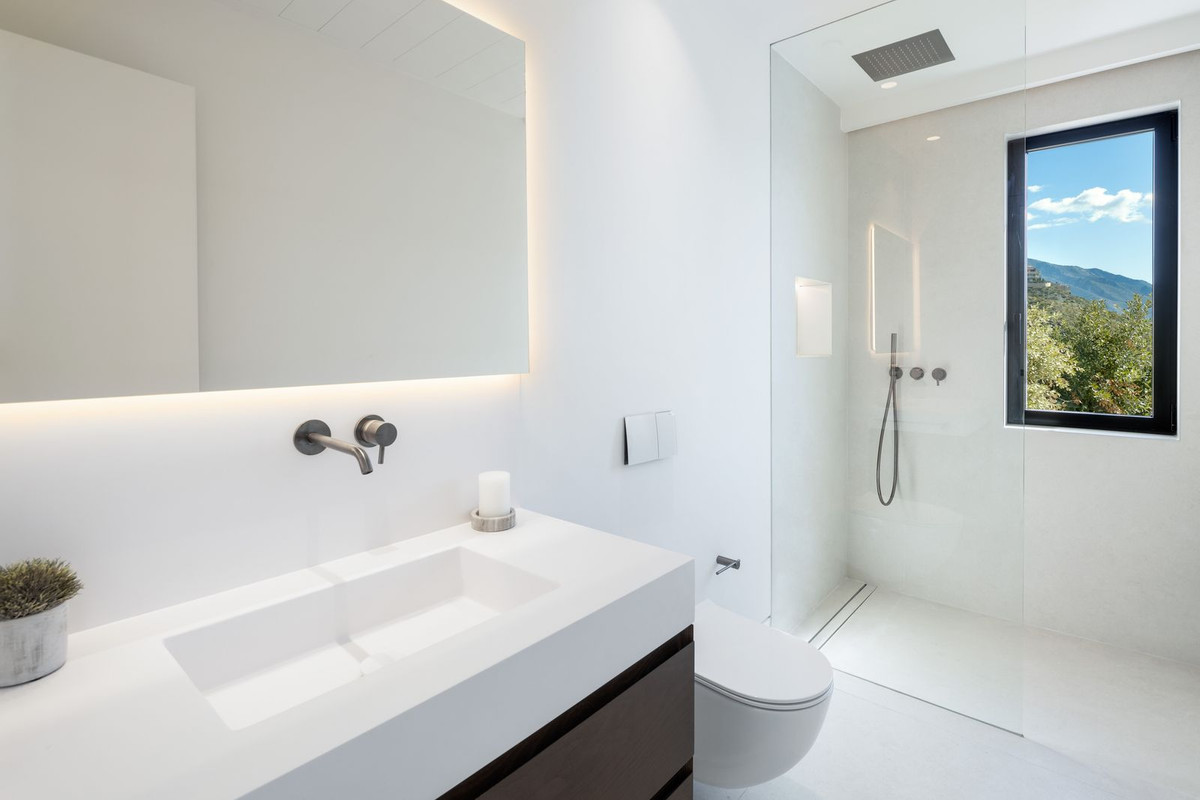 6 Bed Townhouse for sale in La Quinta Costa Del Sol, Málaga, Spain