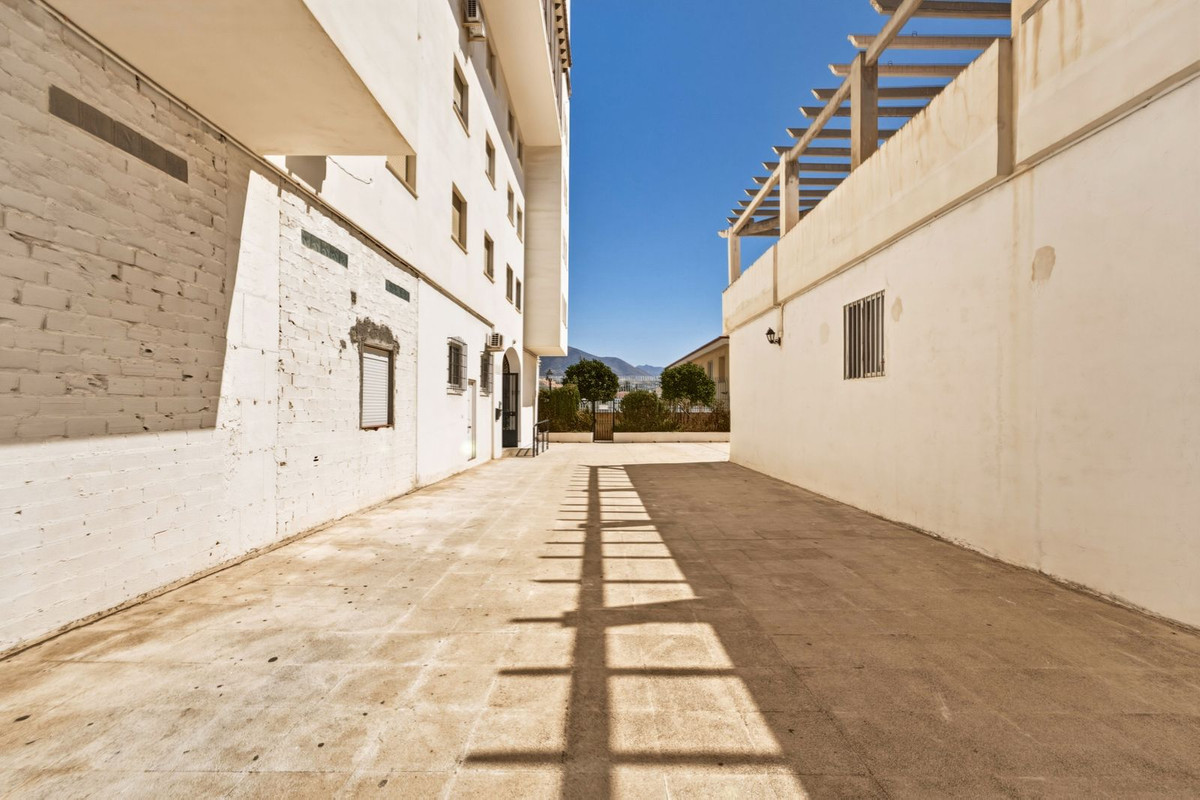 3 Bed Apartment for sale in Fuengirola Costa Del Sol, Málaga, Spain