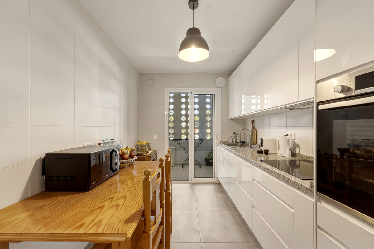 3 Bed Apartment for sale in Fuengirola Costa Del Sol, Málaga, Spain